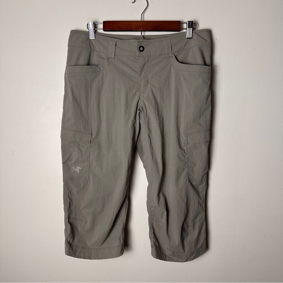 Arc’teryx Parapet Cargo Crop Hiking Capri Pants - size 10 - Picture 3 of 8